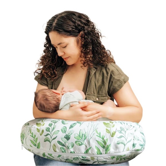 Excellent condition Boppy feeding pillow and two covers. Ergonomic. Baby classic - Picture 8 of 10
